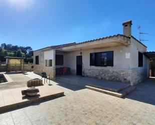 Vista exterior de Casa o xalet en venda en Amposta amb Aire condicionat, Terrassa i Piscina