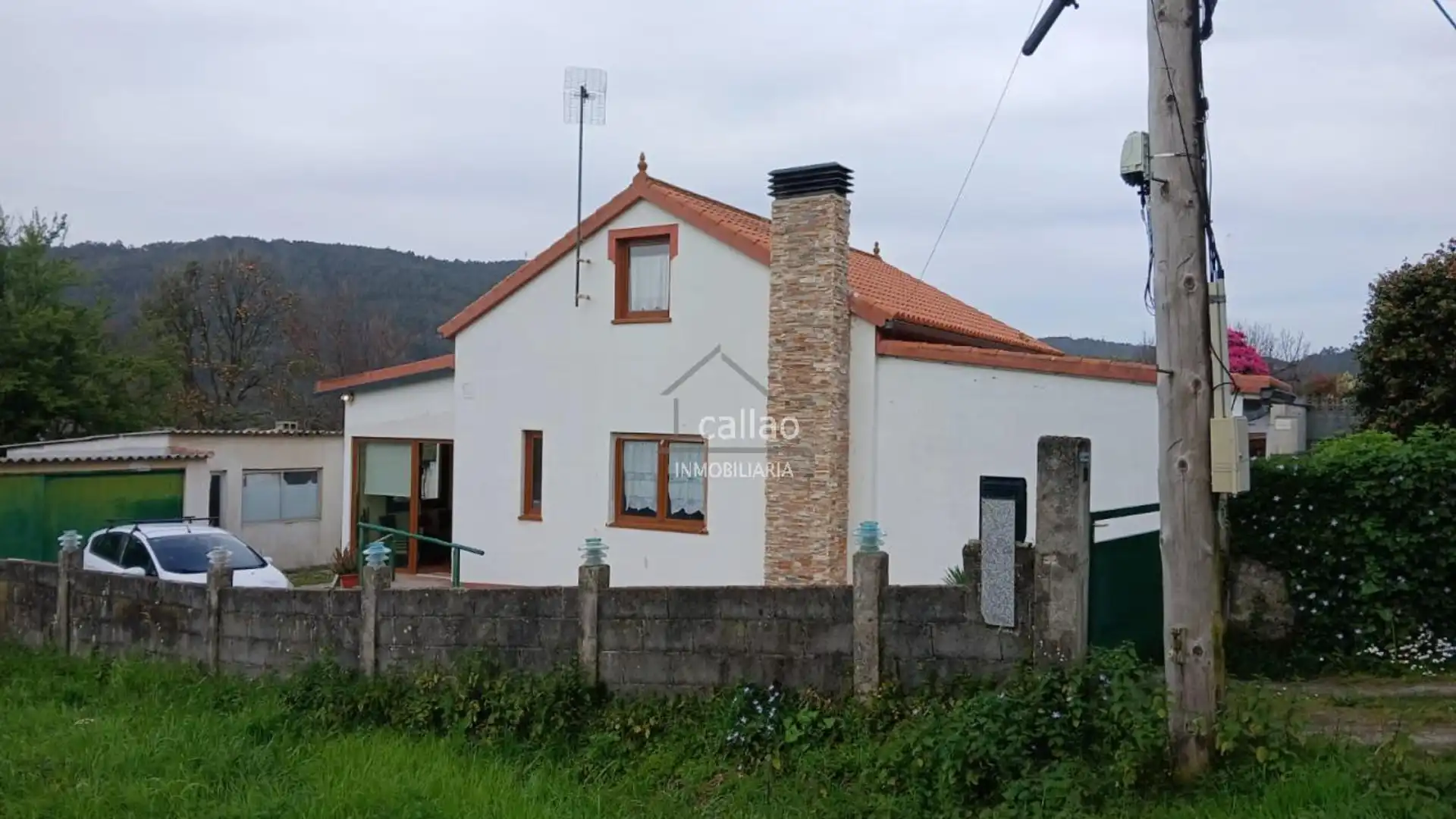 Vista exterior de Casa o xalet de lloguer en Ferrol amb Calefacció, Jardí privat i Moblat