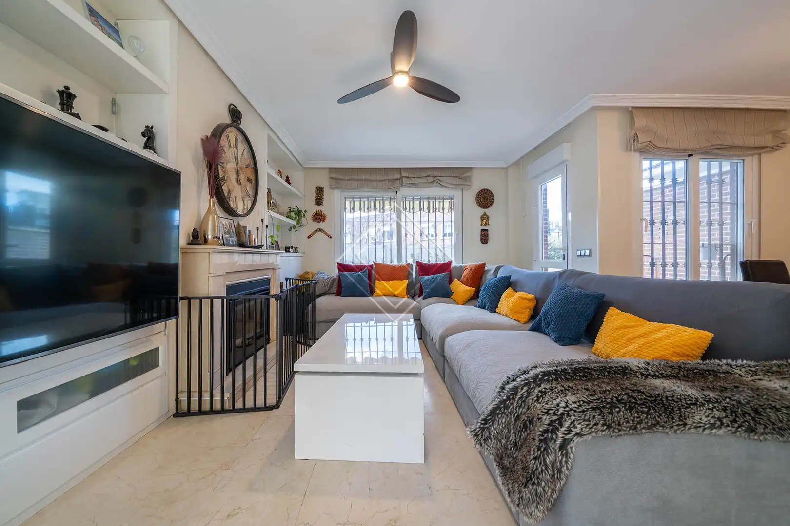 Sala de estar de Casa adosada en venta en Pozuelo de Alarcón con Aire acondicionado, Jardín privado y Terraza