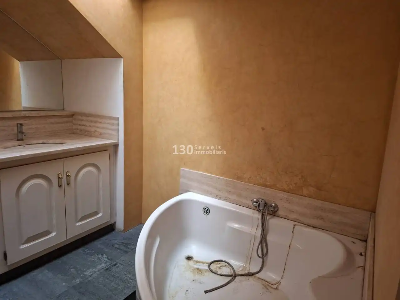 Bany de Casa adosada en venda en Torroella de Montgrí amb Jardí privat, Terrassa i Piscina