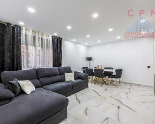 Living room of Flat for sale in  Madrid Capital  with Washing machine and Microwave