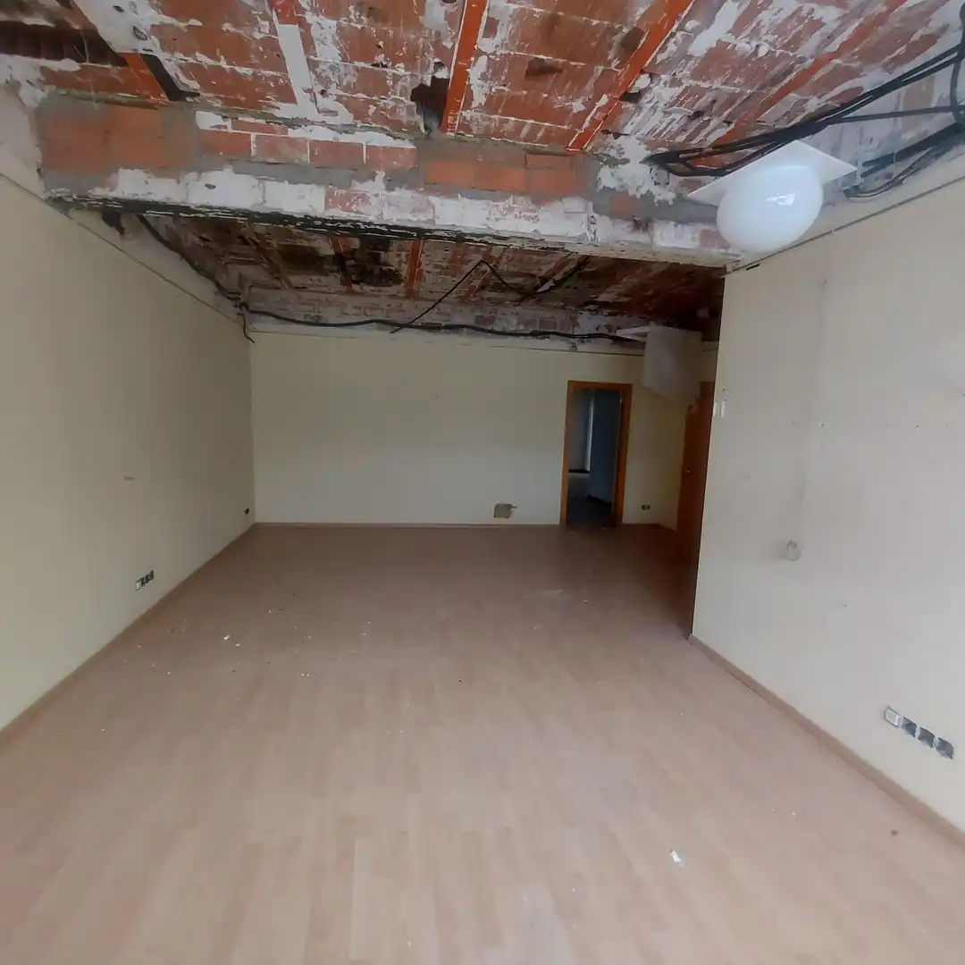 Local en venta en L'Hospitalet de Llobregat con Alarma