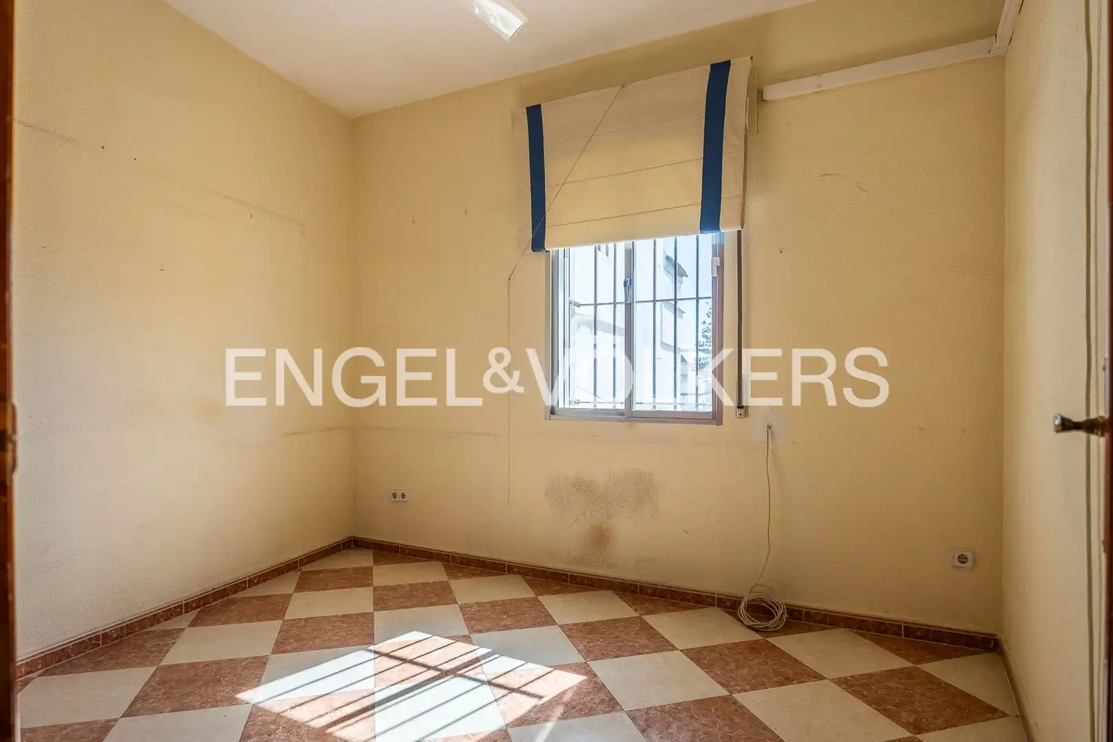 Flat for sale in Sevilla  with Heating, Terrace and Storage room