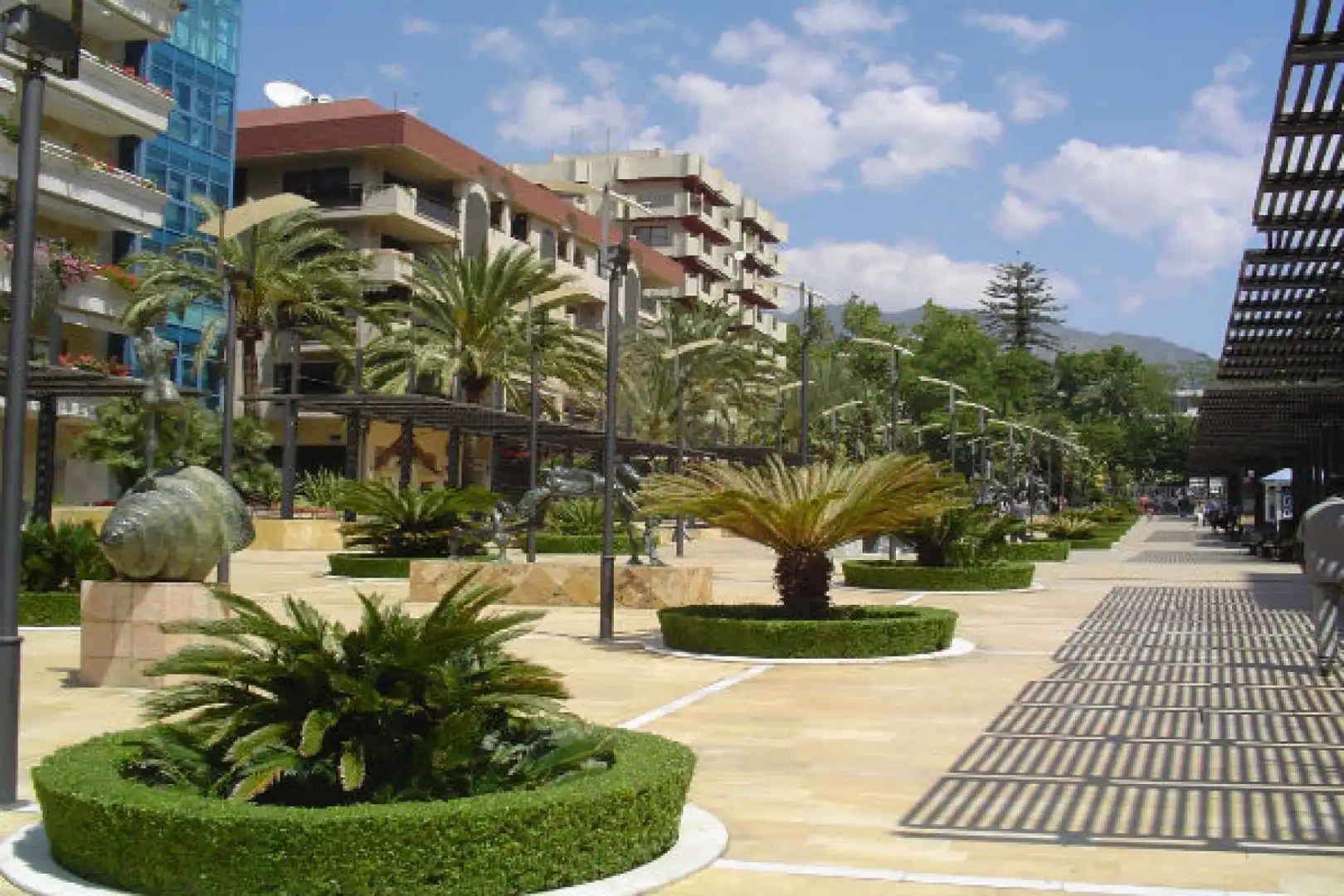 Außenansicht von Geschaftsraum zur Miete in Marbella mit Alarm