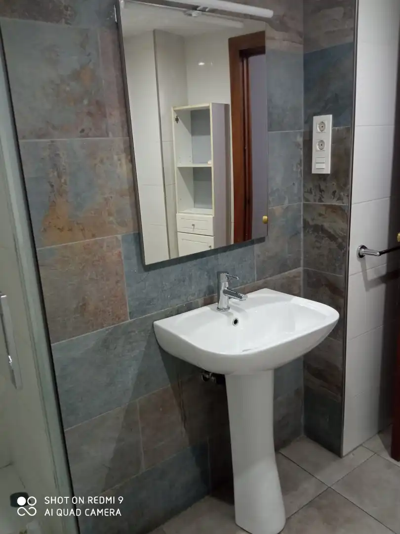 Bathroom of Flat for rent in Granada  with Heating, Terrace and Furnished