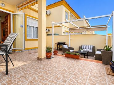 Rez-de-chaussée avec piscine à vendre à Orihuela Costa