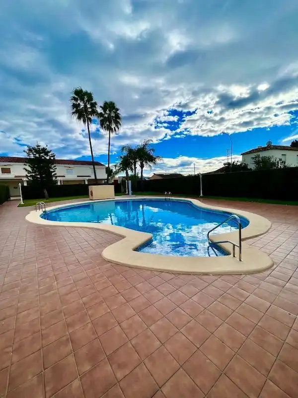 Piscina de Casa adosada de alquiler en Els Poblets con Aire acondicionado, Calefacción y Jardín privado