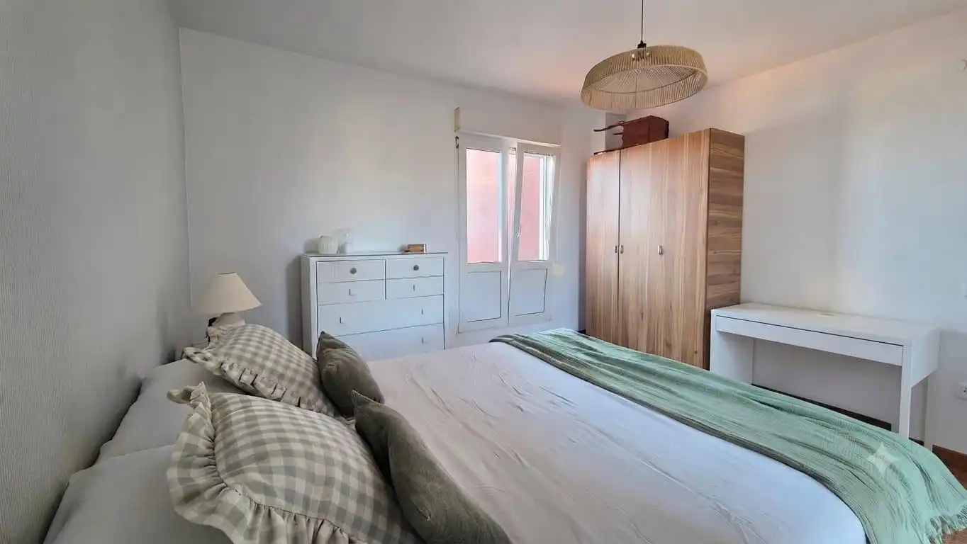 Schlafzimmer von Wohnung zur Miete in Santander mit Heizung, Parkett und Terrasse
