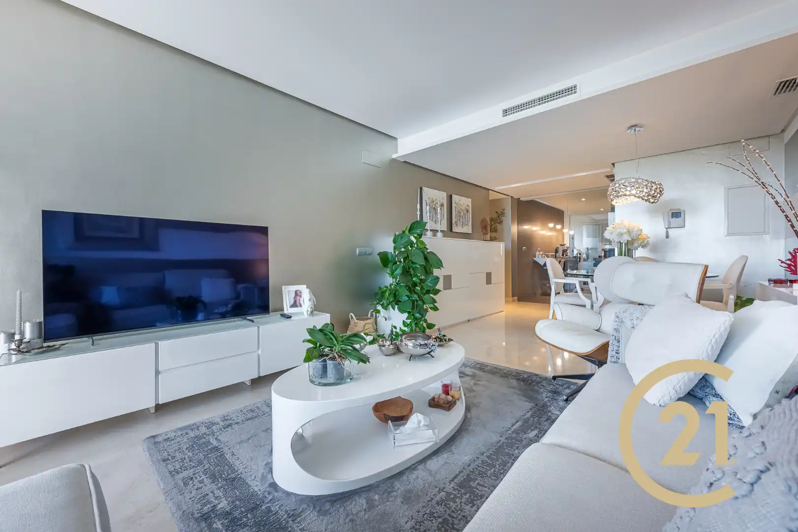 Sala de estar de Ático en venta en Benahavís con Aire acondicionado, Calefacción y Terraza