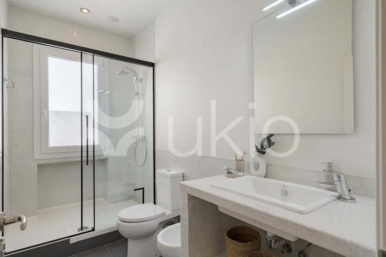 Baño de Apartamento de alquiler en Madrid con Aire acondicionado, Calefacción y Terraza
