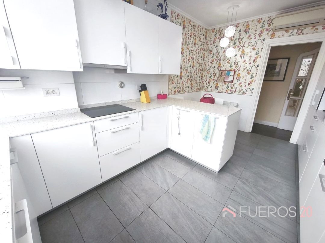 Kitchen of Flat for sale in Barakaldo   with Air Conditioner, Heating and Terrace