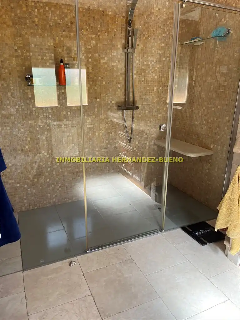 Baño de Casa o chalet en venta en Carbajosa de la Sagrada con Aire acondicionado, Calefacción y Jardín privado