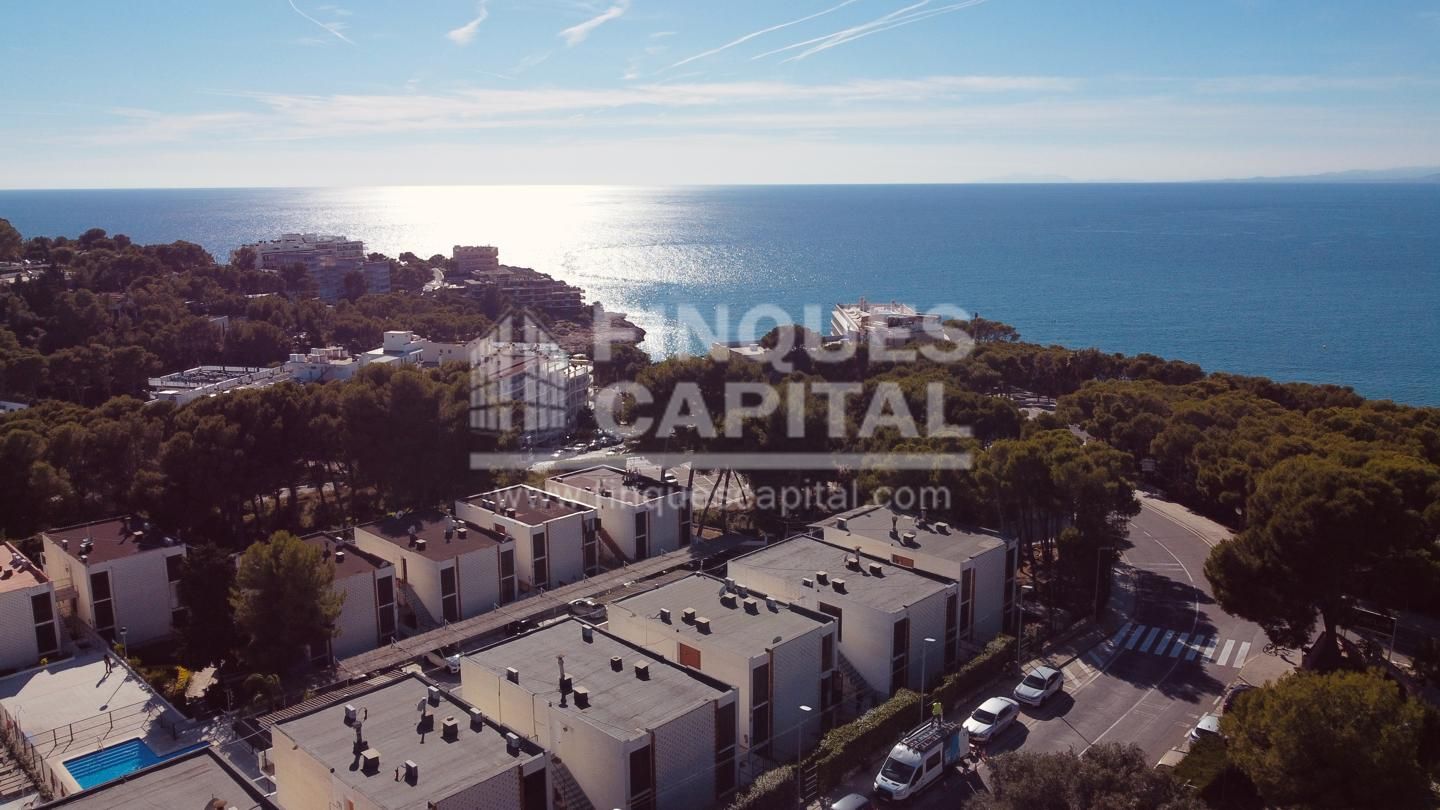Vista exterior de Apartament en venda en Salou amb Terrassa i Piscina comunitària