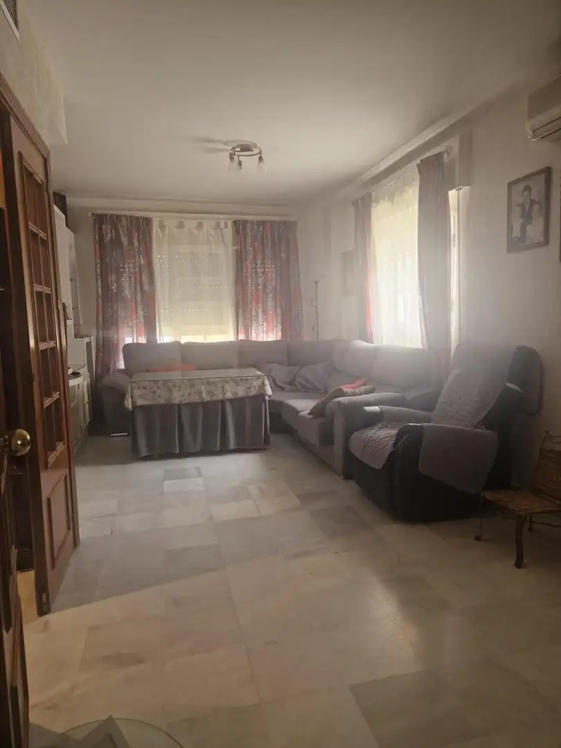 Sala d'estar de Casa adosada en venda en Jerez de la Frontera amb Aire condicionat, Calefacció i Terrassa
