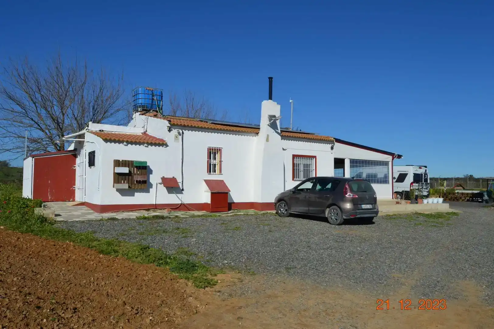 Vista exterior de Finca rústica en venda en Bonares amb Piscina