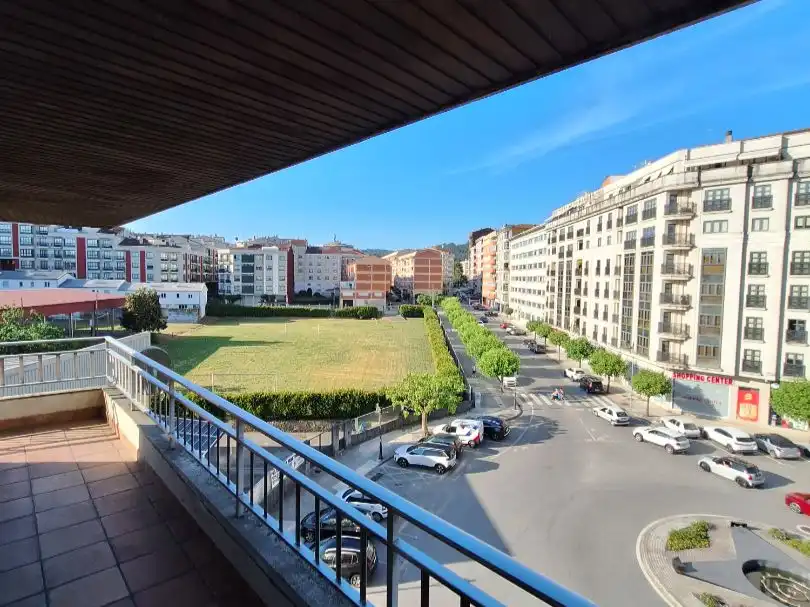 Flat with lift for sale in Avenida de Fermin Bouza Brey 2