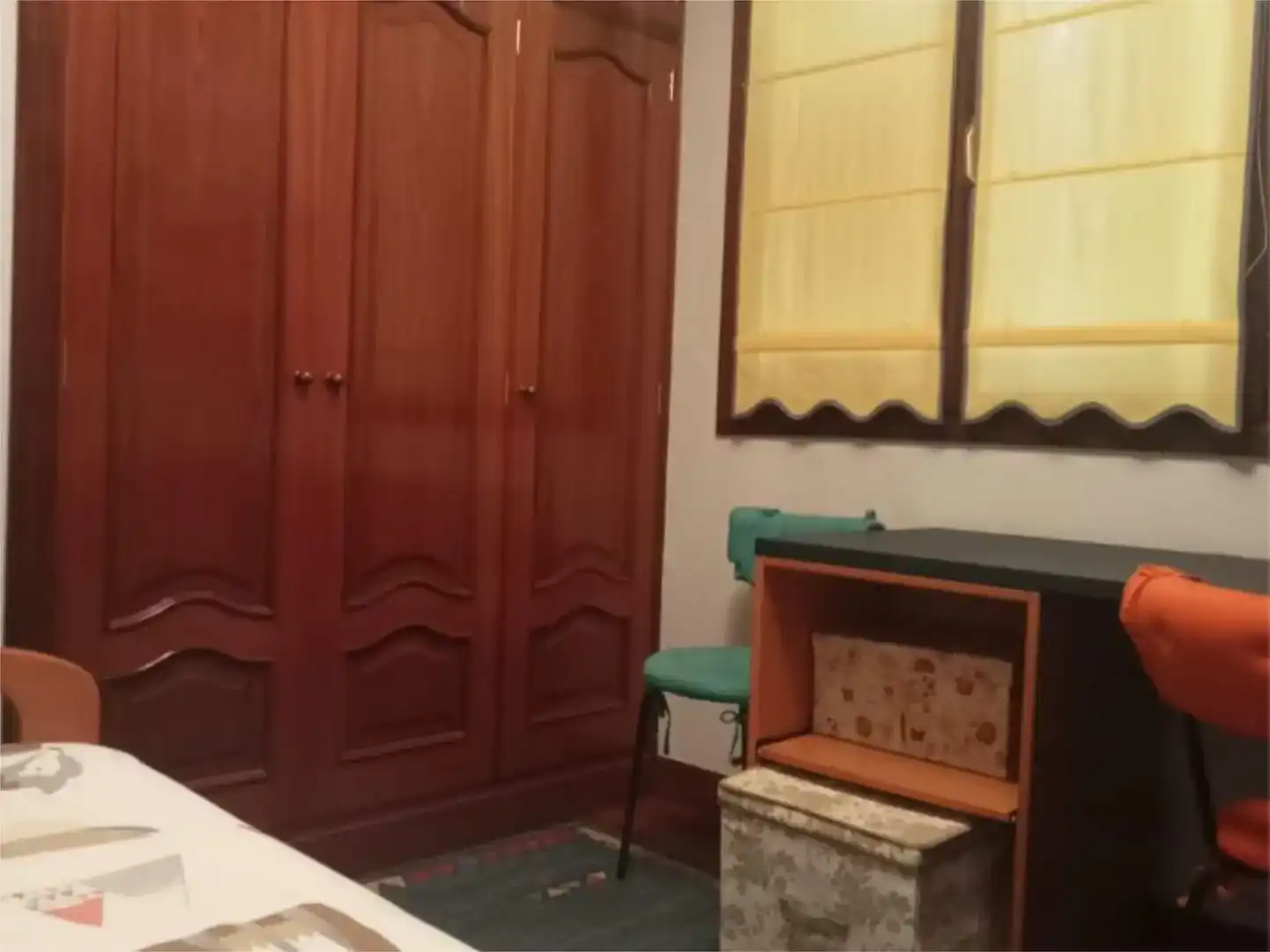 Habitación de Casa adosada en venta en Basauri 