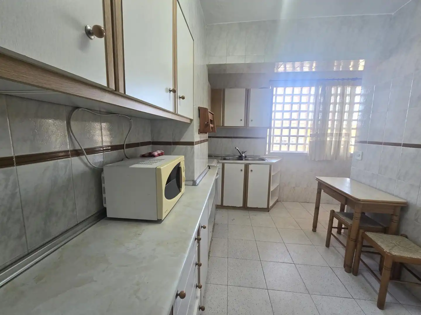 Cocina de Apartamento en venta en Torrevieja con Jardín privado, Terraza y Amueblado