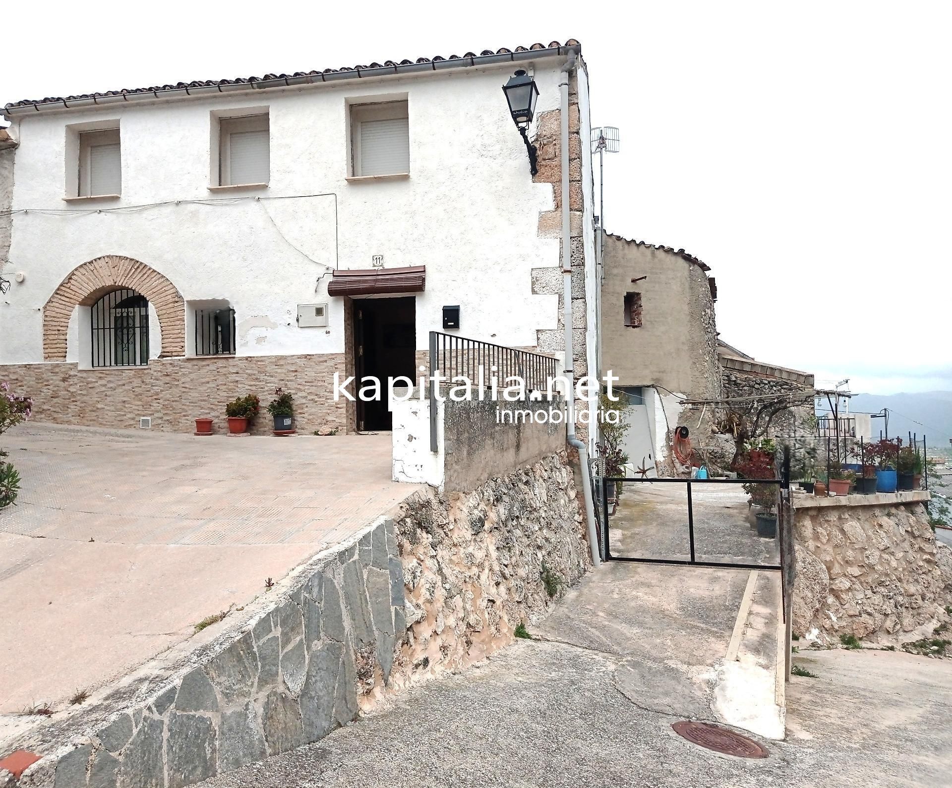 Vista exterior de Casa o xalet en venda en Almudaina amb Terrassa