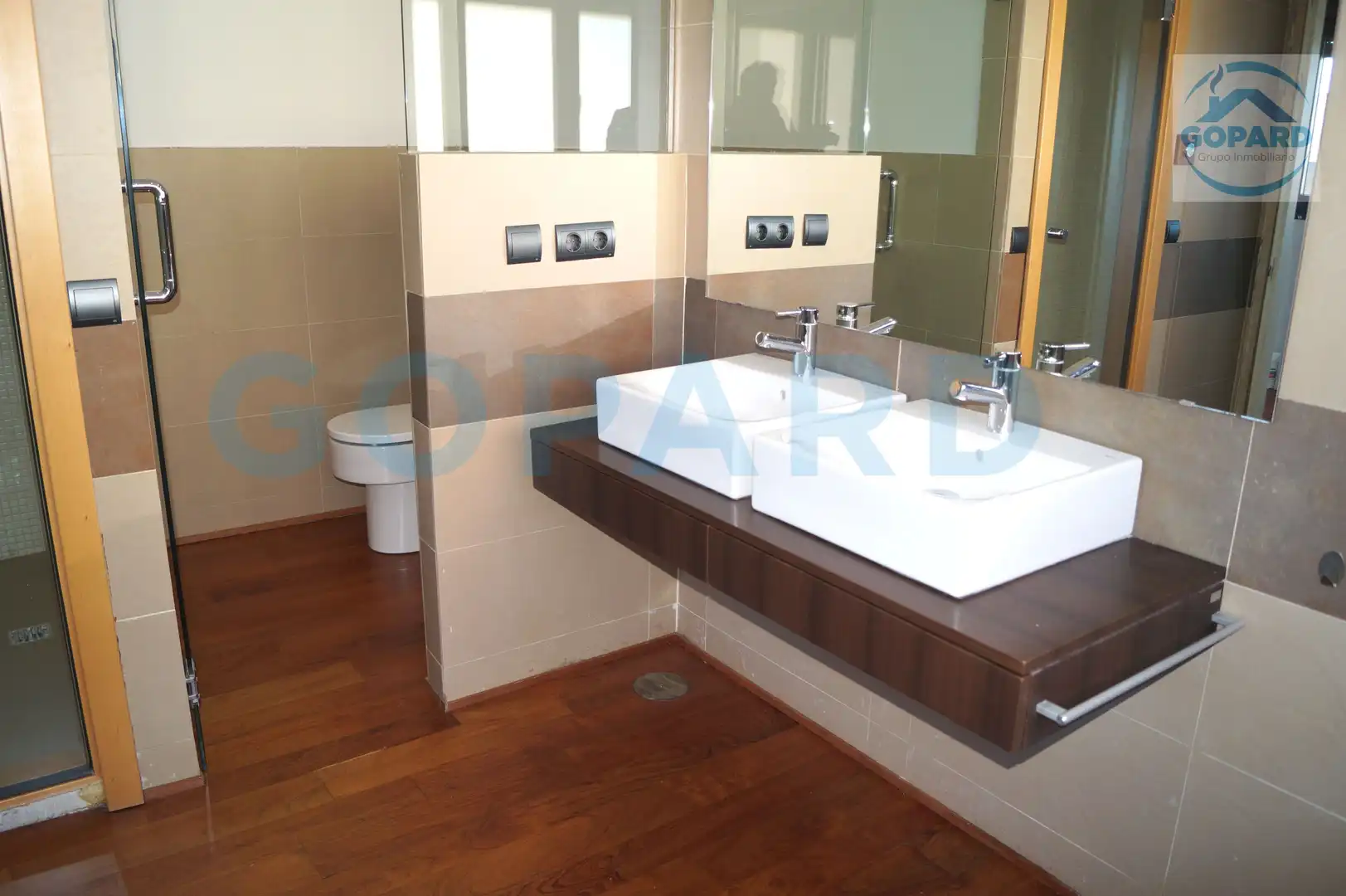 Baño de Casa adosada de alquiler en Villanueva de la Cañada con Aire acondicionado, Calefacción y Jardín privado
