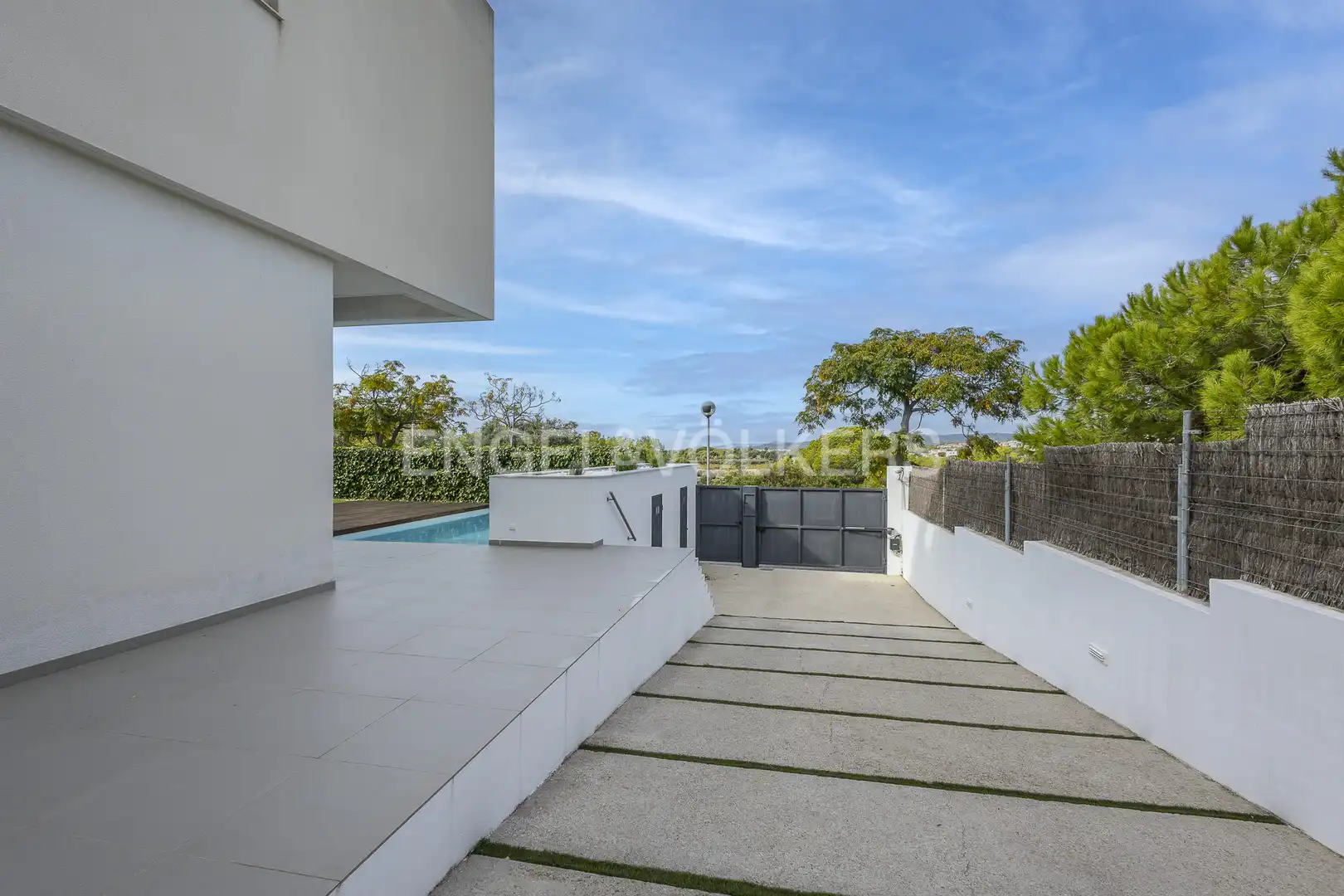 Vista exterior de Casa o chalet en venta en Vilanova i la Geltrú con Aire acondicionado, Calefacción y Jardín privado