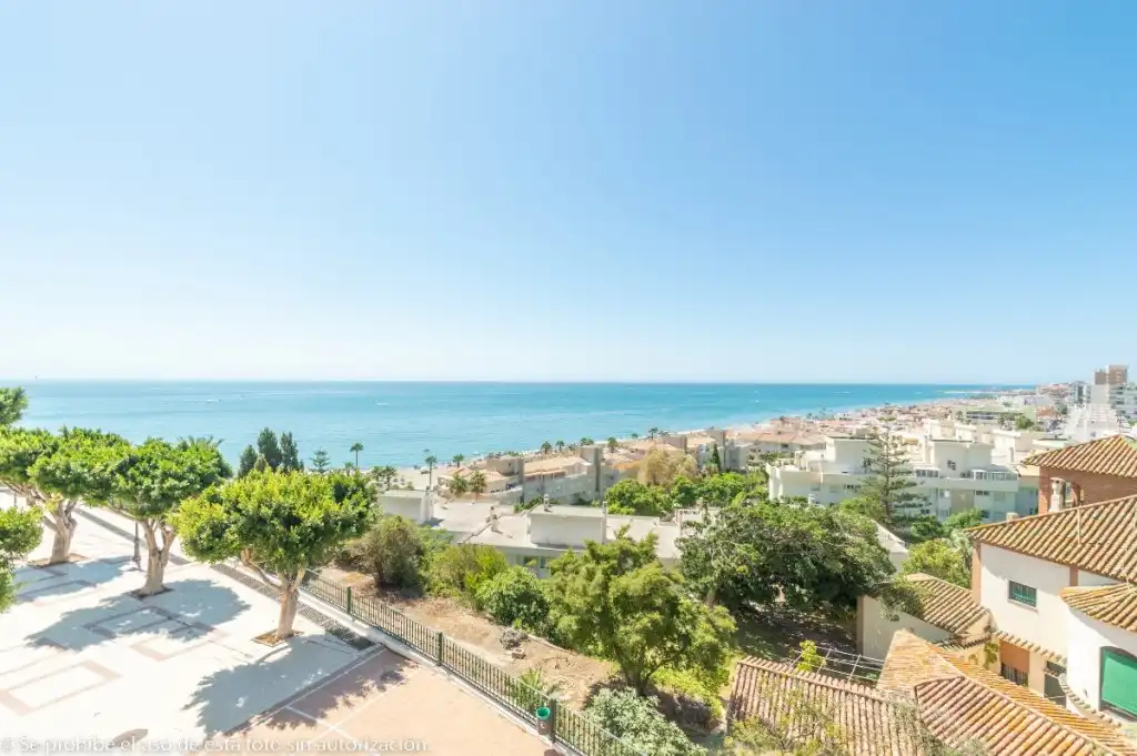 Vista exterior de Dúplex en venda en Torremolinos amb Aire condicionat, Terrassa i Moblat
