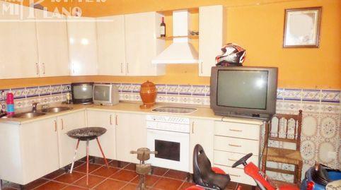 CASA ADOSADA CON COCINA AMUEBLADA, COCINA CAMPERA, GARAJE PRIVADO Y PATIO, JUNTO AL TEATRO, imatge 3