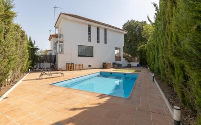 Swimming pool of Single-family semi-detached for sale in Atarfe  with Air Conditioner, Heating and Private garden