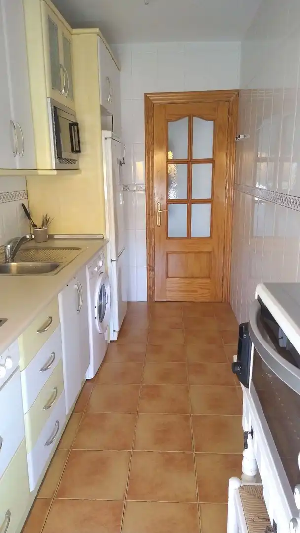 Cocina de Piso de alquiler en Roquetas de Mar con Calefacción, Terraza y Horno