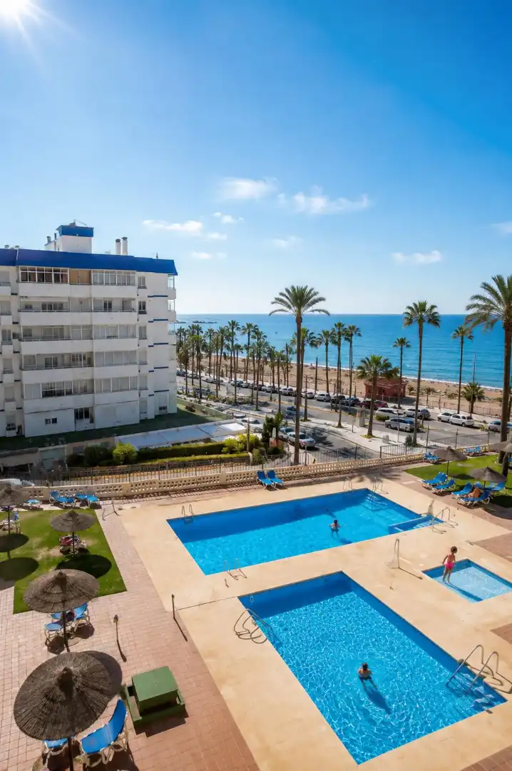 Vista exterior de Dúplex en venda en Benalmádena amb Terrassa i Piscina comunitària