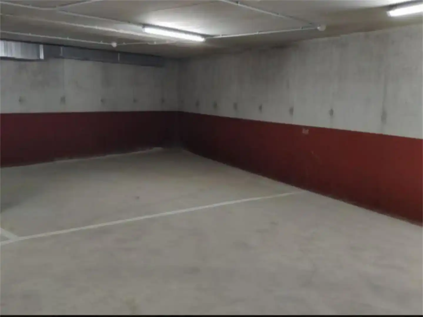 Parkplatz von Garage zur Miete in A Laracha  