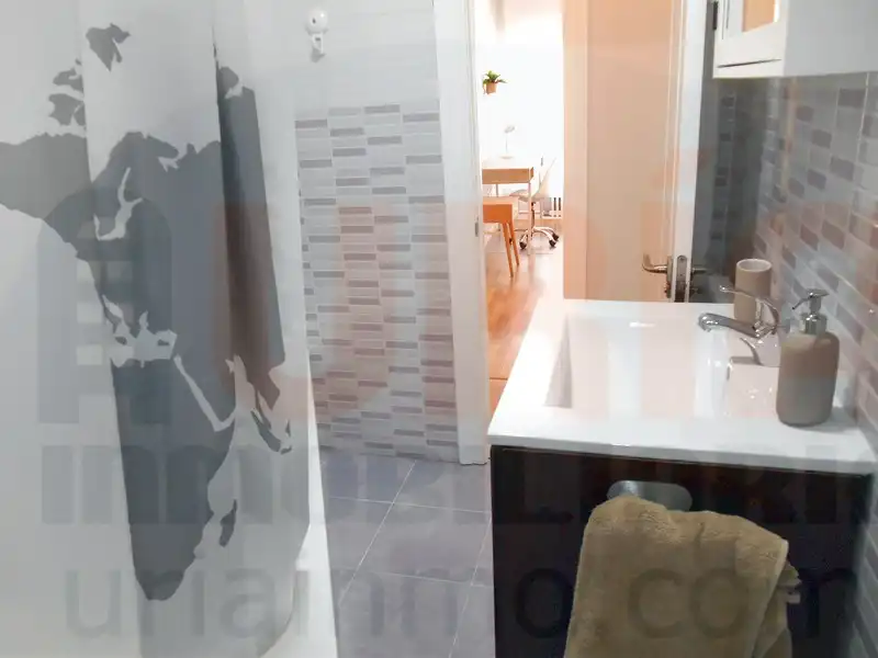 Badezimmer von Wohnung zur Miete in Oviedo  mit Heizung, Terrasse und Möbliert
