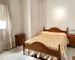 Bedroom of Flat to rent in Castuera  with Air Conditioner, Furnished and Washing machine