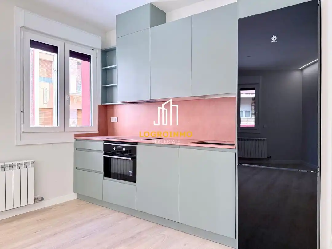 Cocina de Piso en venta en  Logroño con Calefacción, Parquet y Balcón