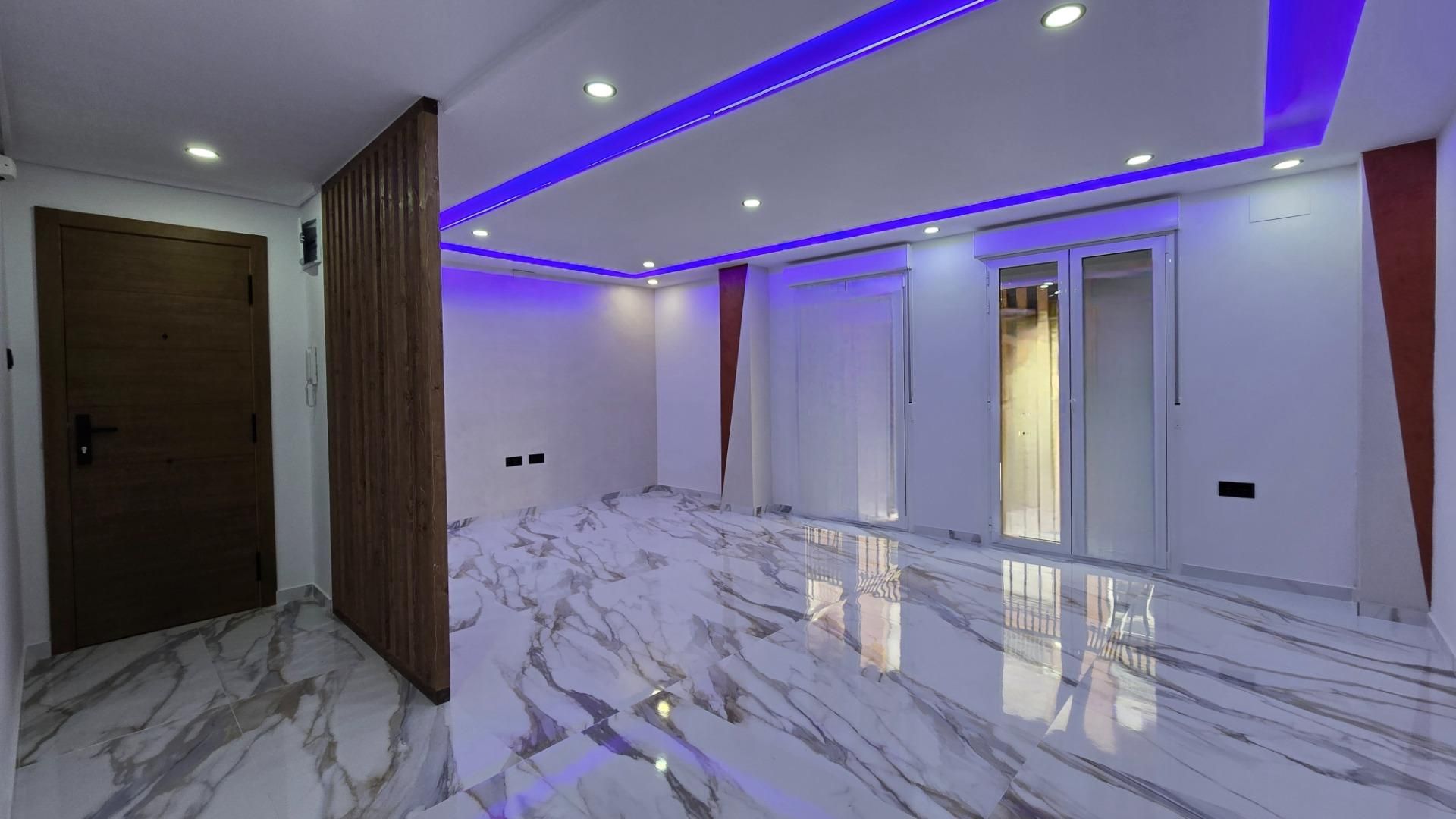 Piso en venta en Elche / Elx con Terraza y Balcón