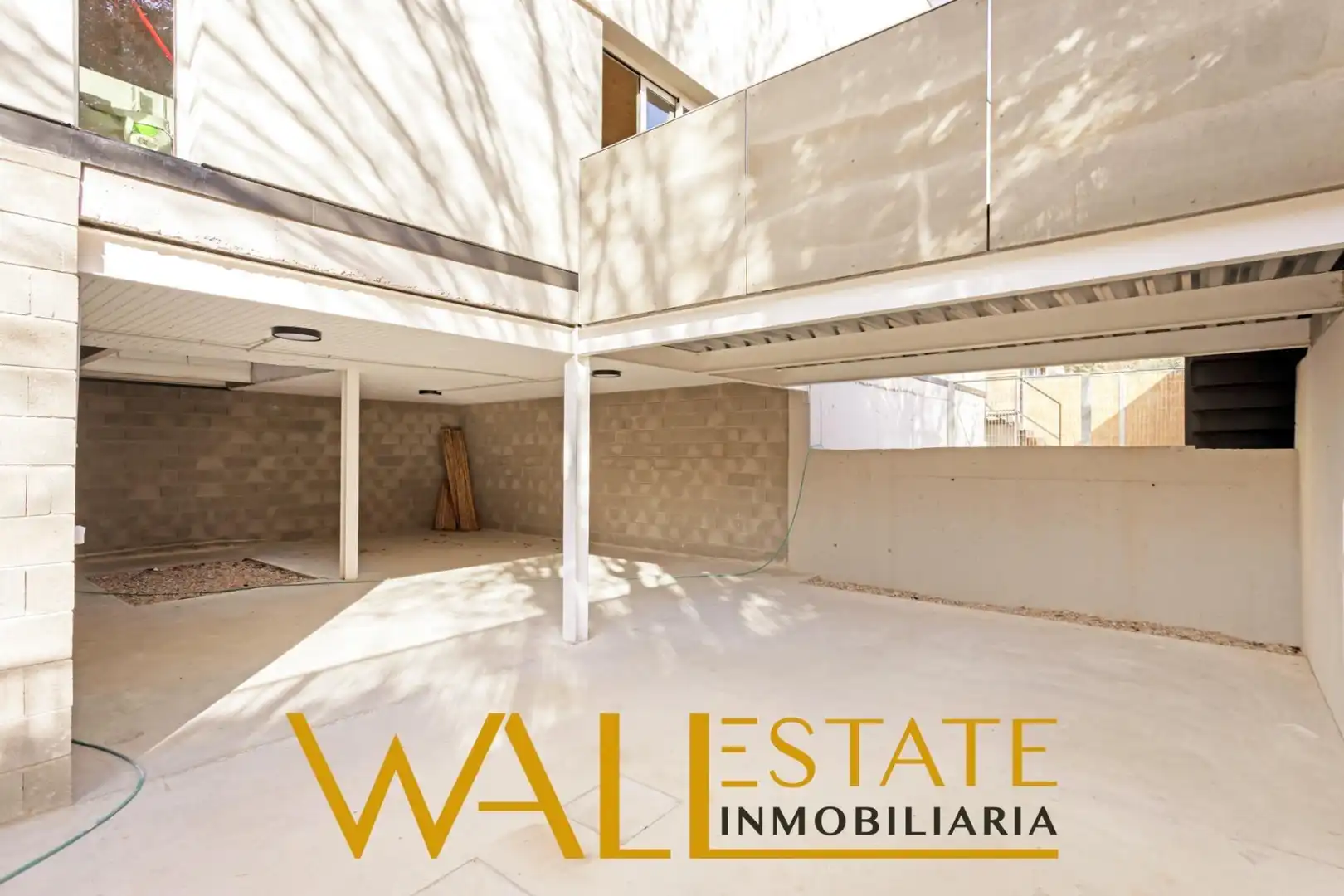 Vista exterior de Casa o xalet en venda en Madrid amb Calefacció, Jardí privat i Terrassa