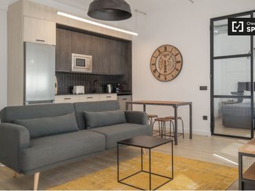 Appartamento con balcone in affitto a San Blas