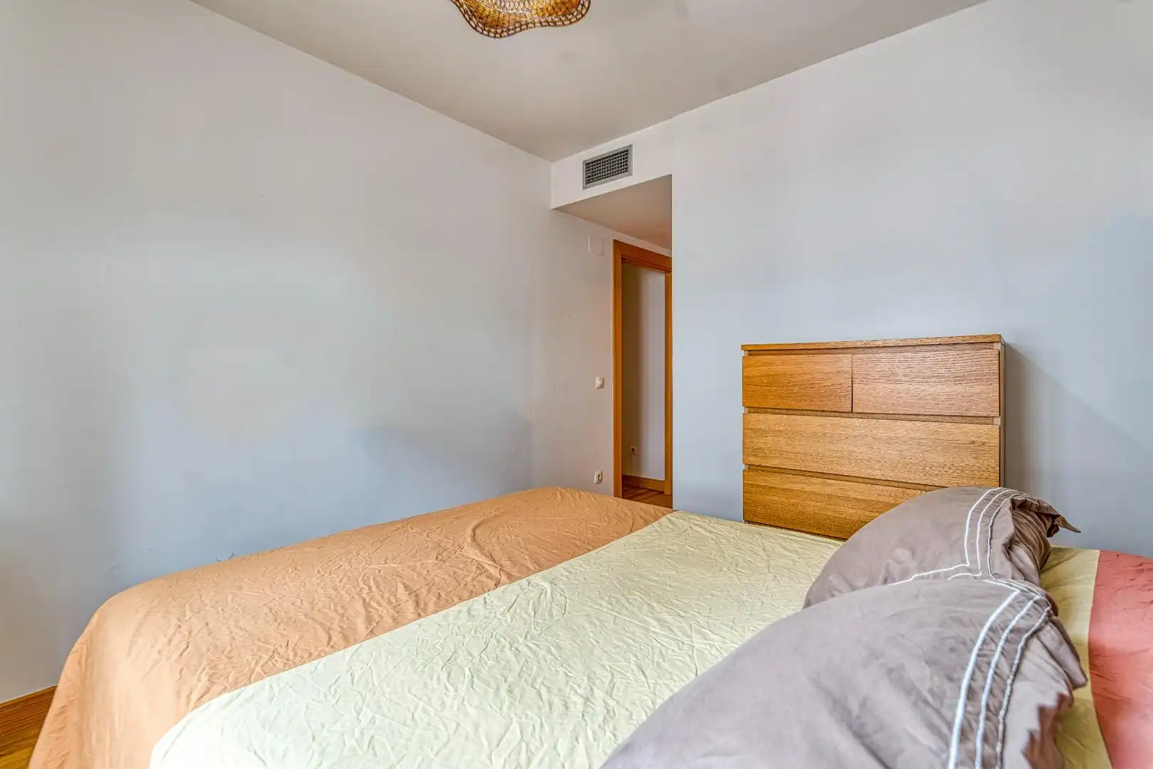 Habitación de Piso en venta en Yebes con Aire acondicionado, Calefacción y Jardín privado