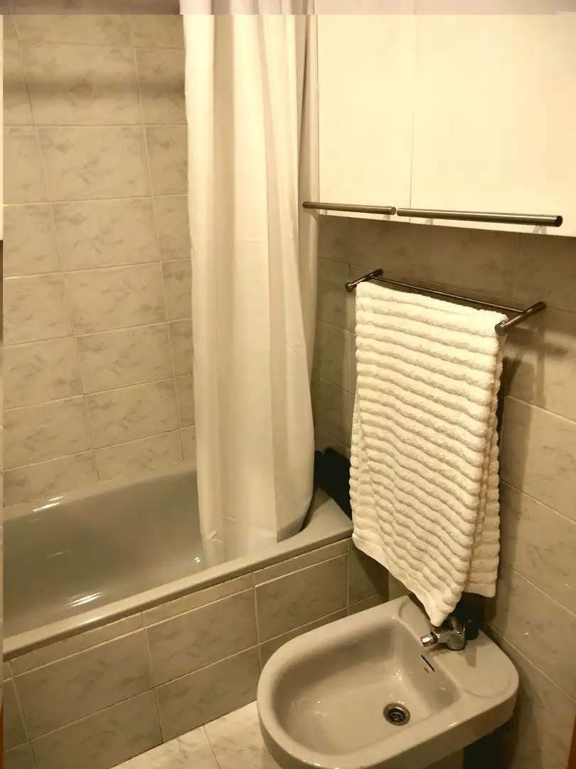 Bany de Pis de lloguer en Gijón  amb Calefacció, Parquet i Moblat