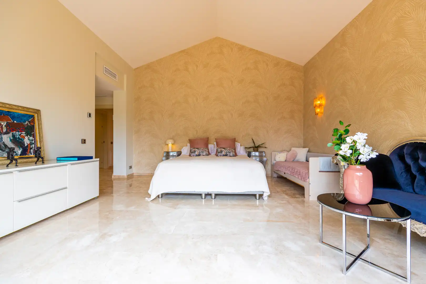 Dormitori de Casa o xalet en venda en Marbella amb Aire condicionat, Jardí privat i Terrassa