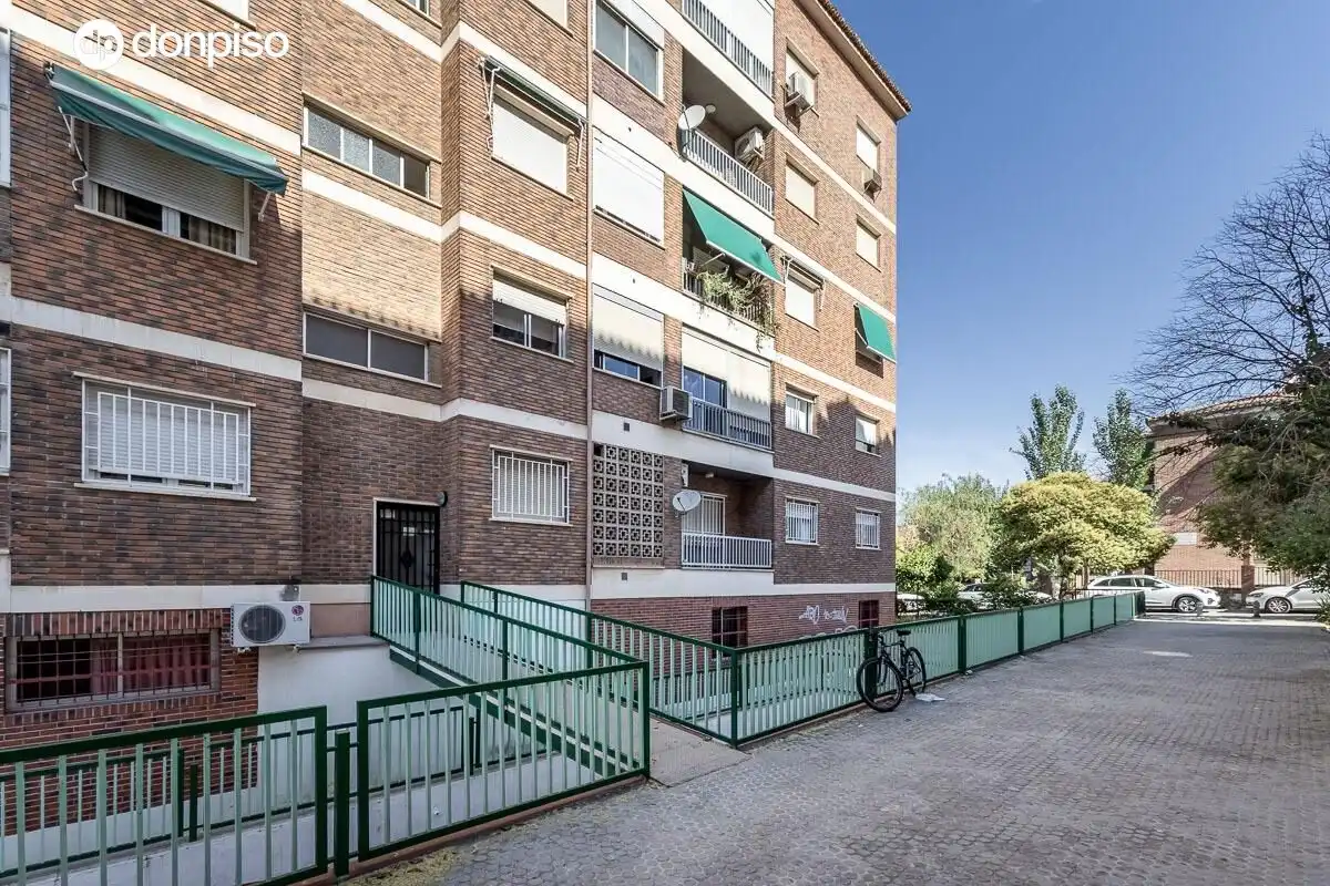 Exterior view of Flat for sale in Granada  with Air Conditioner, Heating and Terrace