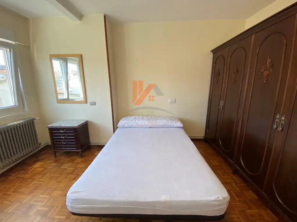 Schlafzimmer von Wohnung zur Miete in Santiago de Compostela  mit Heizung und Möbliert