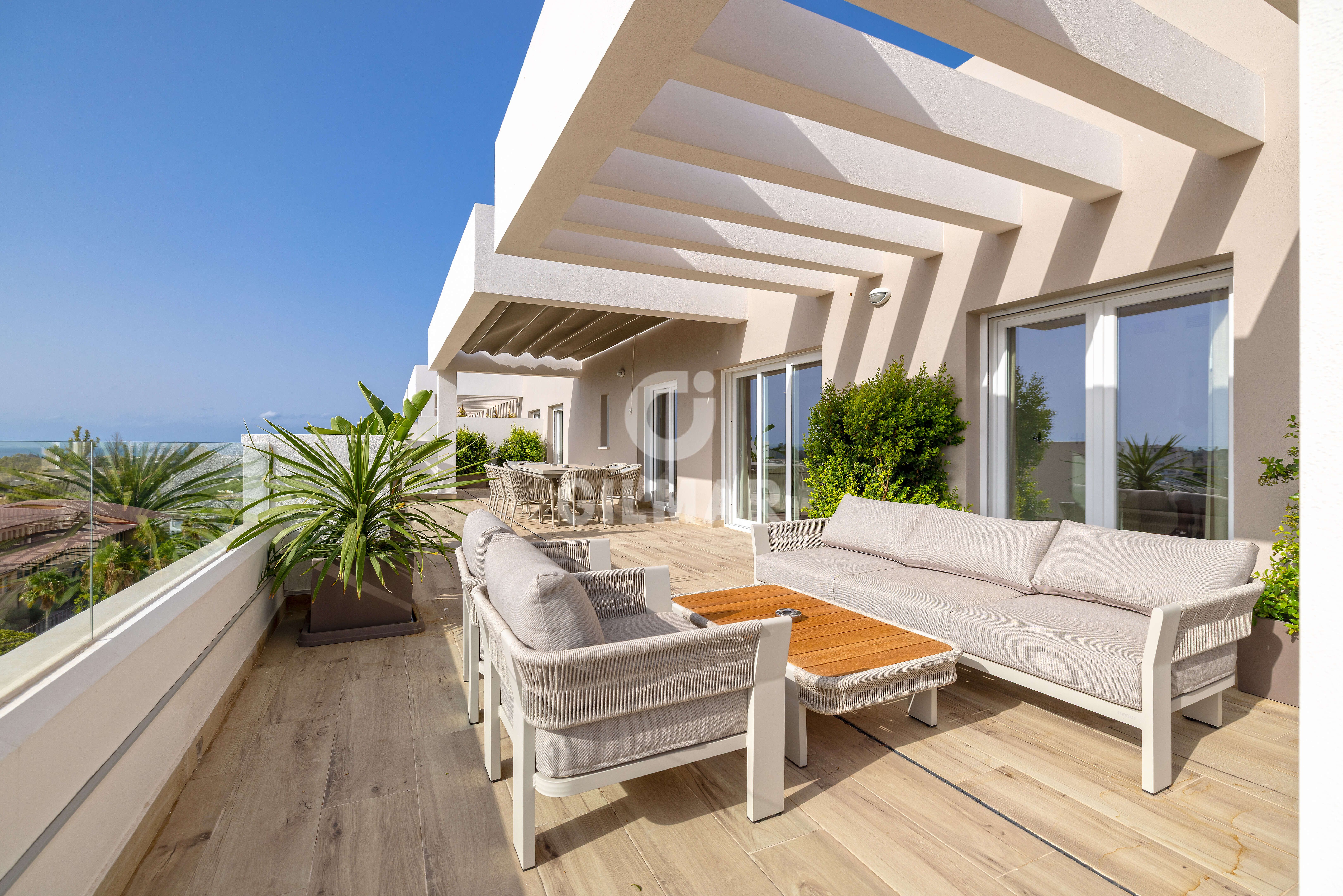 Terraza de Ático en venta en Marbella con Calefacción, Trastero y Piscina