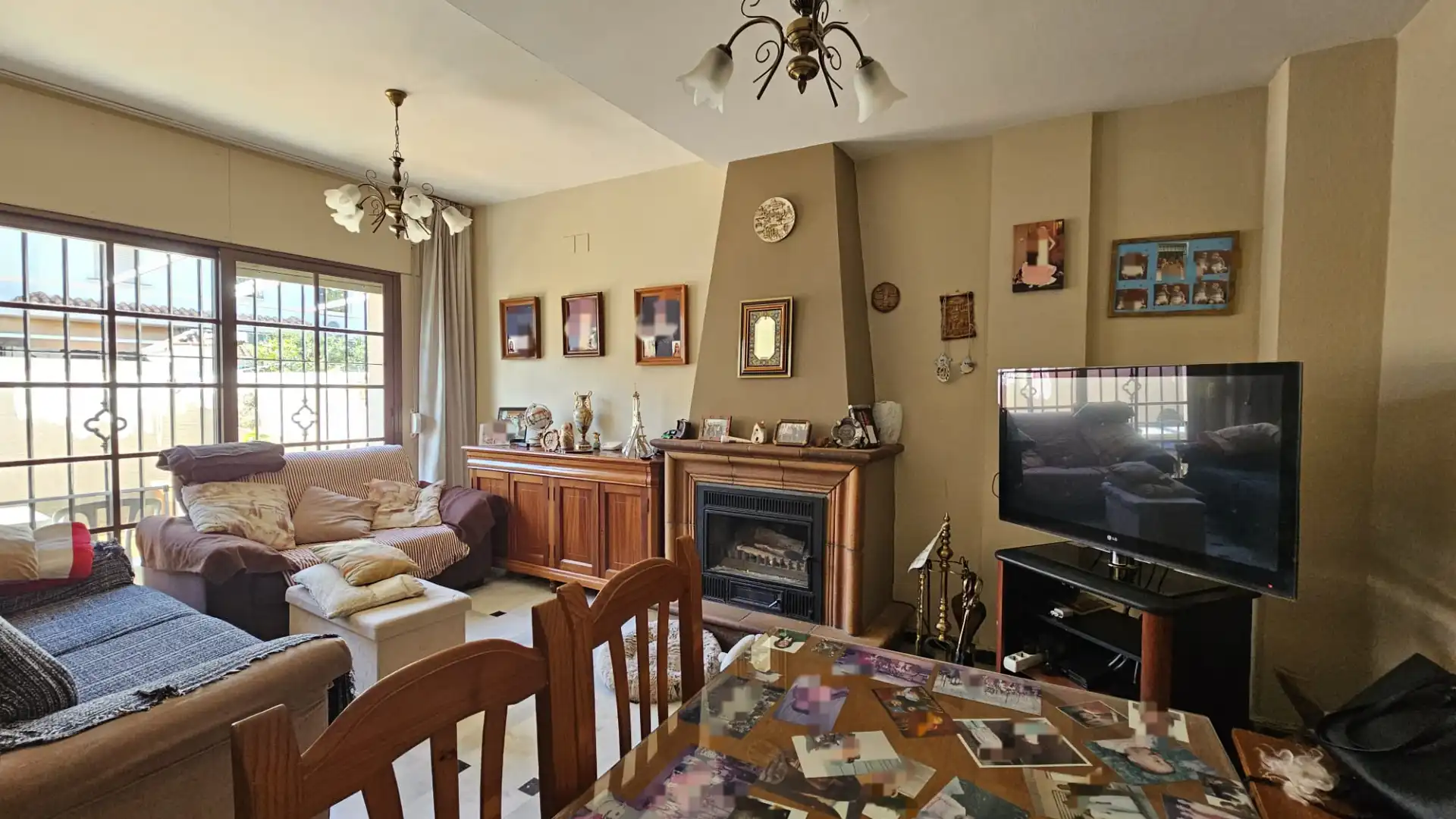 Living room of Detached homes for sale in Jerez de la Frontera  with Air Conditioner, Private garden and Terrace