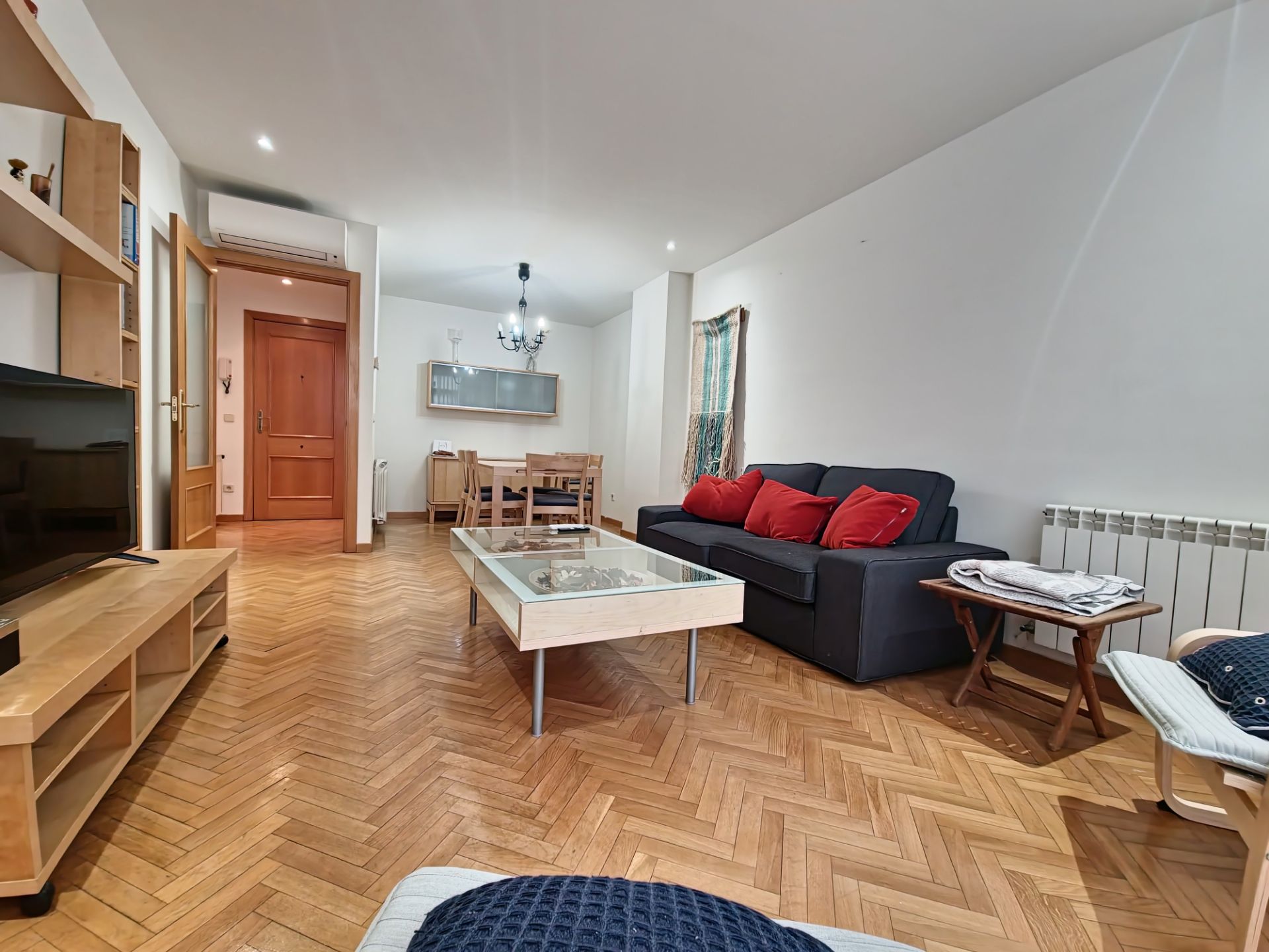 Living room of Flat to rent in  Madrid Capital  with Heating, Parquet flooring and Furnished