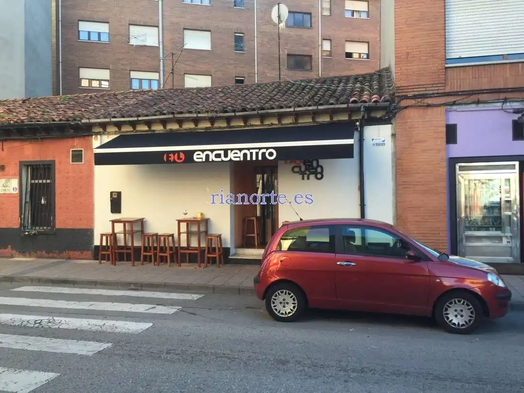 Local comercial en venta en Avenida de la Reguera 10