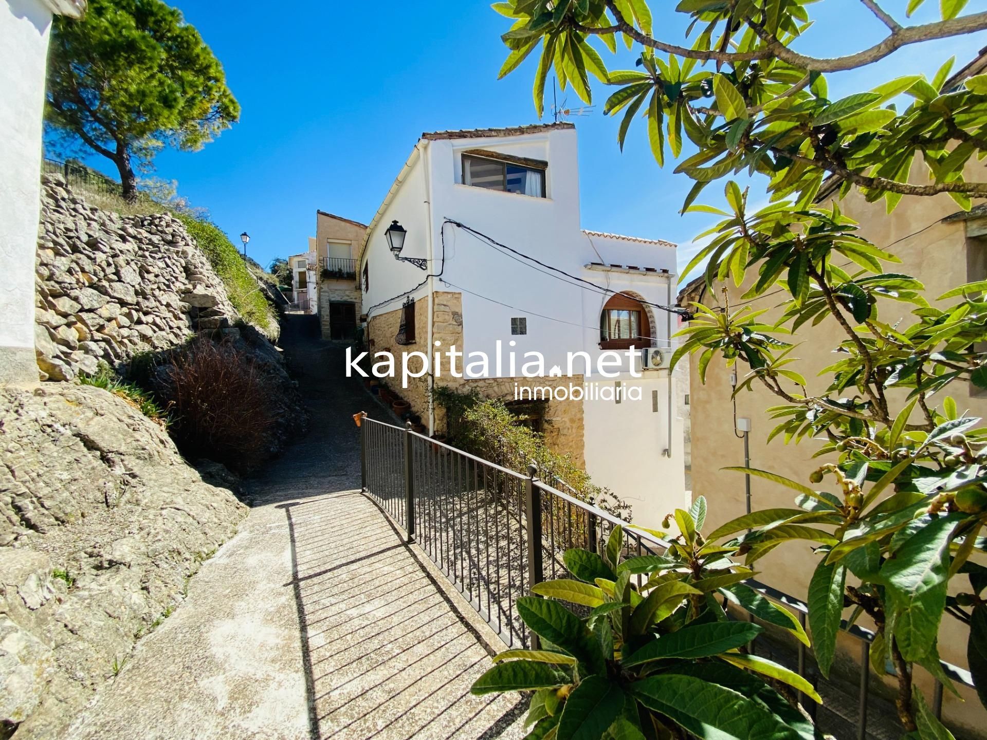 Vista exterior de Finca rústica en venda en Tollos amb Terrassa, Traster i Balcó