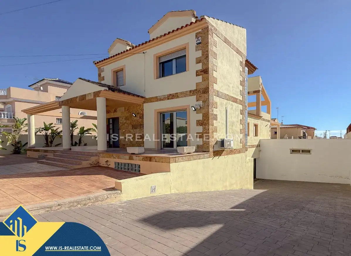 Chalet con piscina en venta en Nueva Torrevieja - Aguas Nuevas, imagen 2