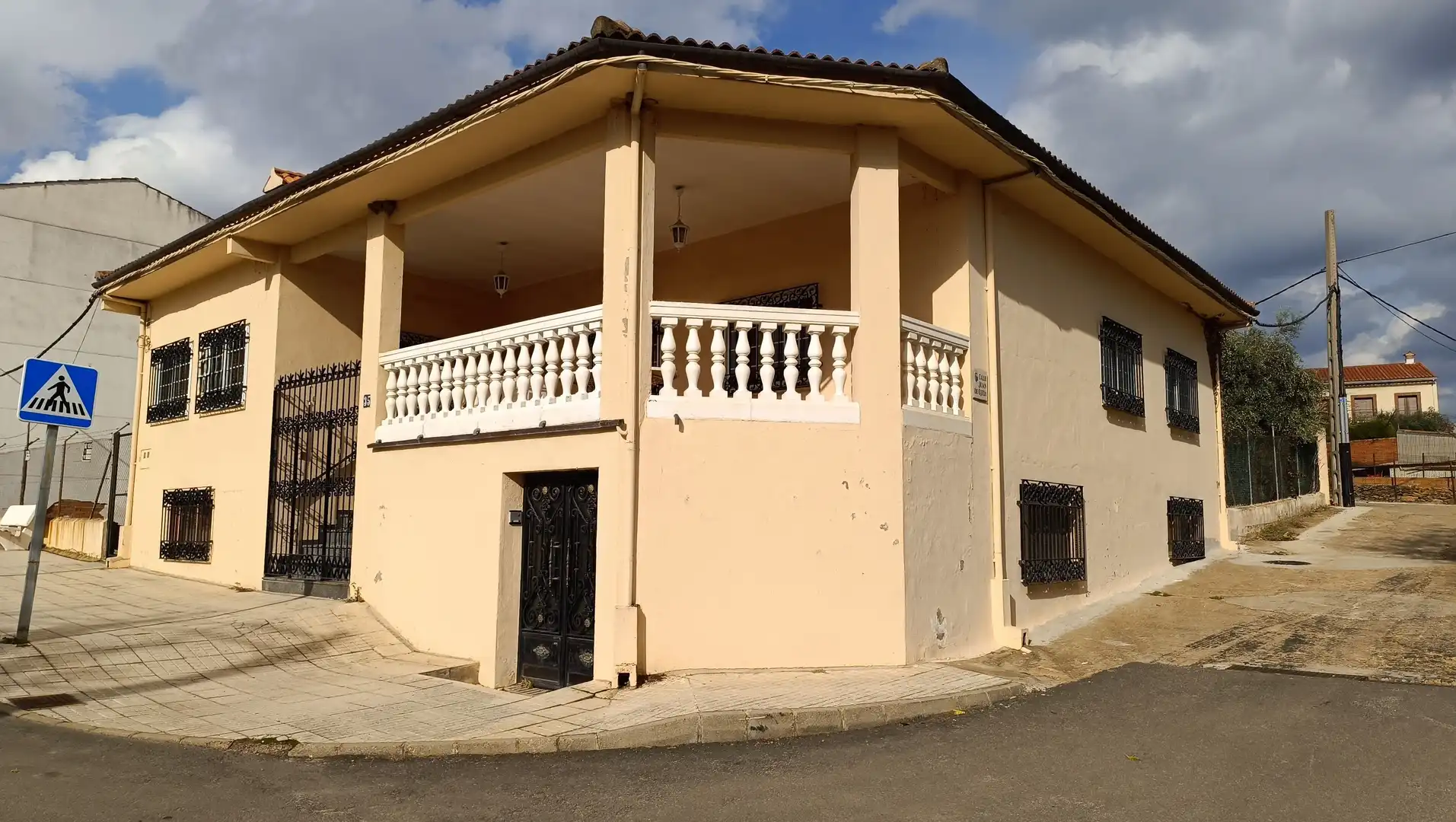 Vista exterior de Casa o xalet en venda en Guadalupe amb Jardí privat i Terrassa