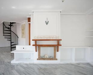 Sala d'estar de Casa o xalet en venda en Torremolinos amb Aire condicionat i Terrassa
